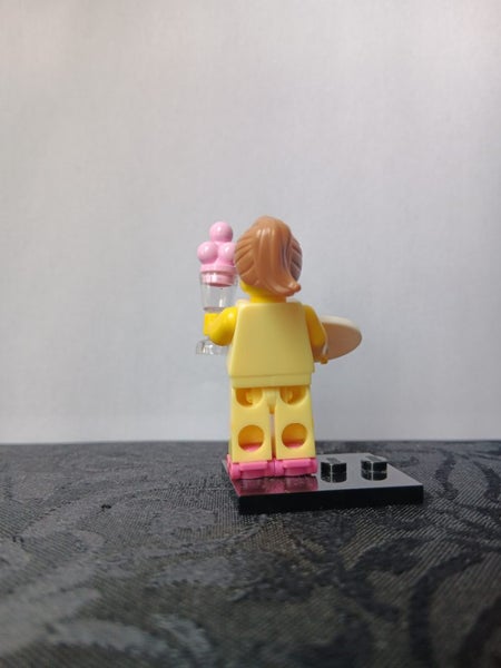 Lego minifigure Diner Waitress series 11 Carousel 2