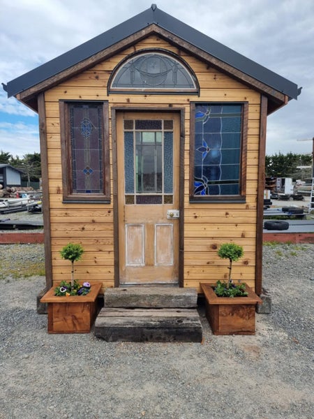 Lead light feature cabin Carousel 1