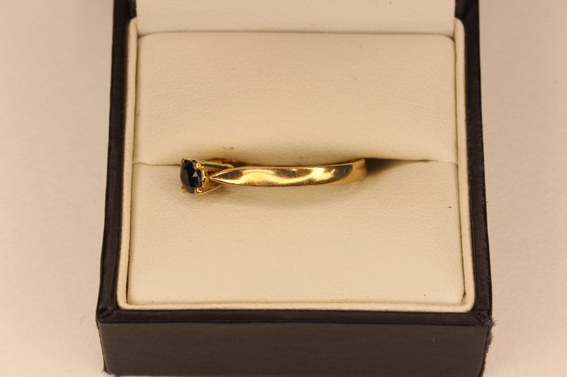 9ct Sapphire ‘Solitaire’ ring Carousel 2