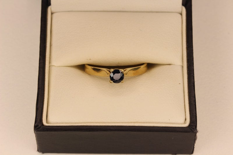 9ct Sapphire ‘Solitaire’ ring Carousel 1