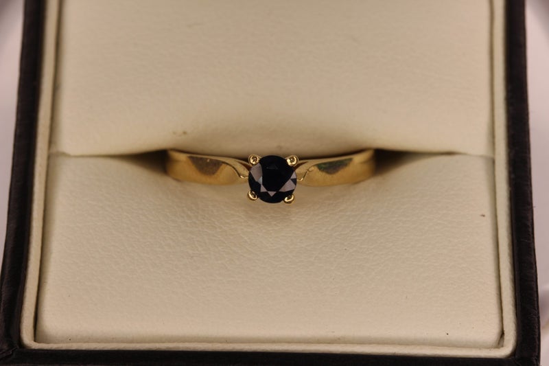9ct Sapphire ‘Solitaire’ ring Carousel 9
