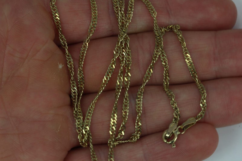 9ct Gold ‘Singapore’ chain Carousel 5