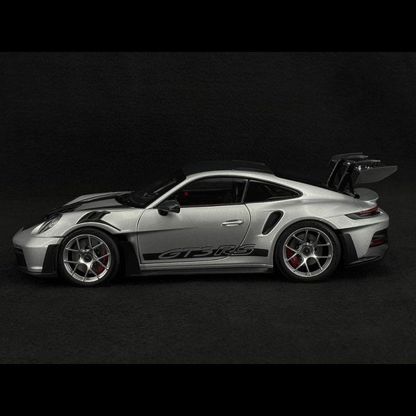 Norev 187366 Porsche 911 GT3 RS w/Weissach pack 2022 GT Silvermetallic 1:18 Carousel 2