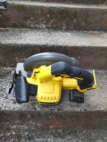 DeWALT DCS575 Flexvolt 54V XR Li-Ion Brushless 184mm Circular Saw Skin Only Carousel 2