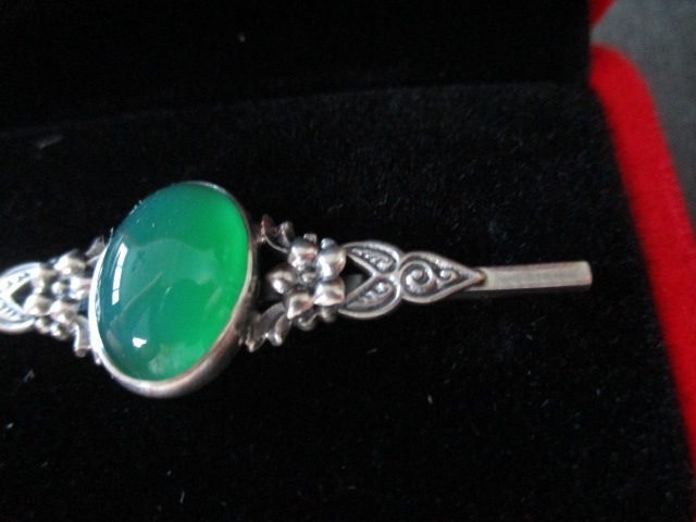 (VG) VINTAGE SILVER BROOCH - Filigree with green stone... Carousel 2