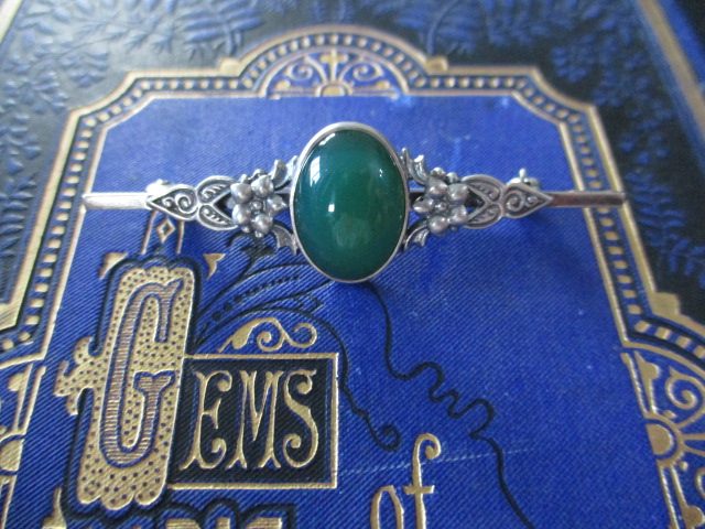 (VG) VINTAGE SILVER BROOCH - Filigree with green stone... Carousel 8