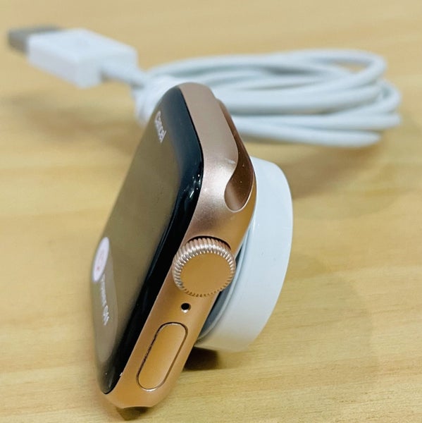 Apple Watch SE 40mm GPS Rose Gold Carousel 1
