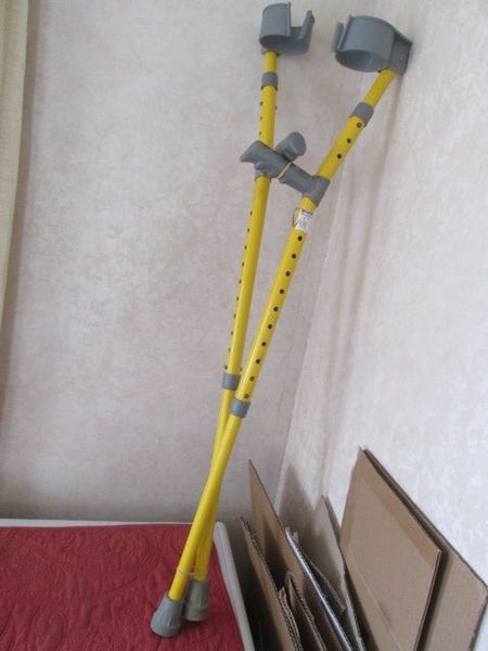 CRUTCHES> CHILDS ELBOW CRUTCH Size 6-10 years Carousel 1