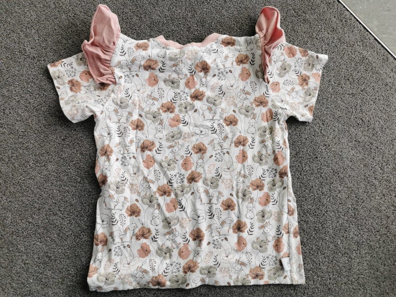 Flutter sleeve bunny top - size 6 Carousel 4