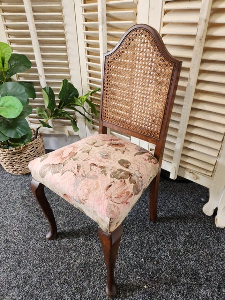 Small bedroom chair Carousel 1