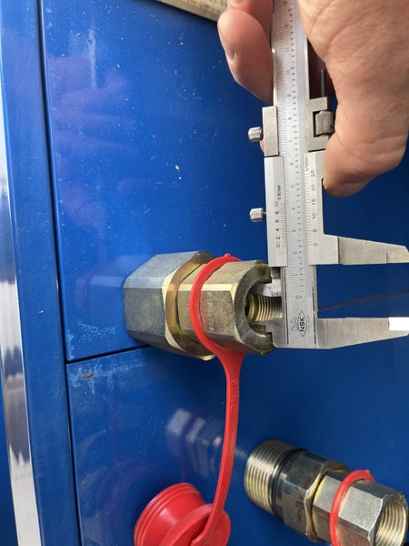 Hydraulic Quick Connector pair 3/4 Carousel 2