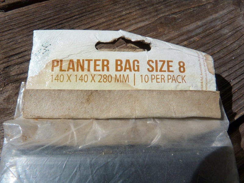 brand new pack of PB 8 Planterbag ( 10 in the package) Carousel 2