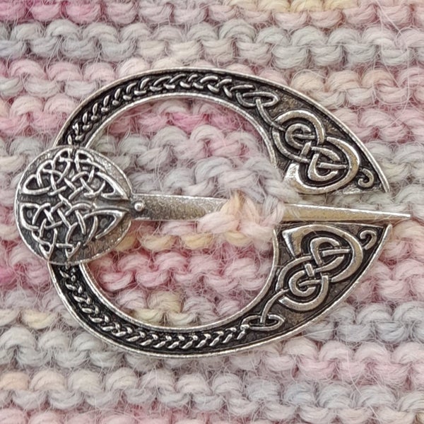 CELTIC DESIGNED BROOCH Carousel 2