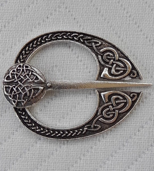 CELTIC DESIGNED BROOCH Carousel 1