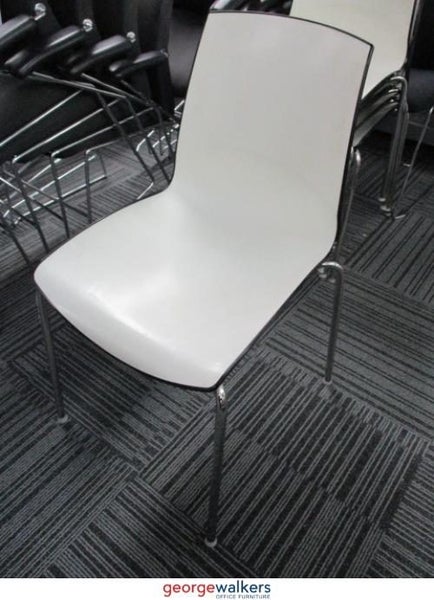 PR5523 - Black/White Stackable Chair Carousel 1