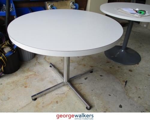 PR5525 - Grey Round Table Carousel 1