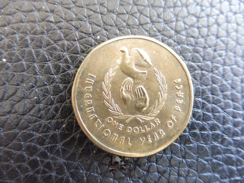 AUSTRALIA 1986 YEAR OF PEACE $1 MINT UNC COIN FROM A ROLL Carousel 1