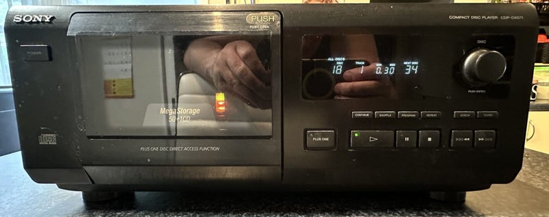 51 Disk CD Player Sony CDP-CX571 Carousel 1