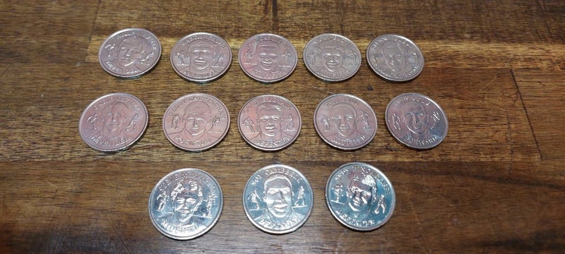 1998 ENGLAND FOOTBALL SQUAD COLLECTABLE COINS MEMORABILIA Carousel 1
