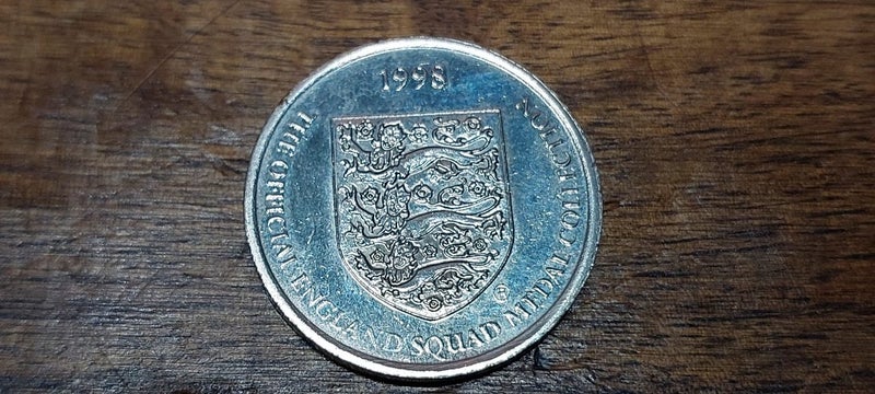 1998 ENGLAND FOOTBALL SQUAD COLLECTABLE COINS MEMORABILIA Carousel 2