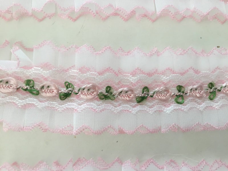 Pink & white floral nylon trim Carousel 3