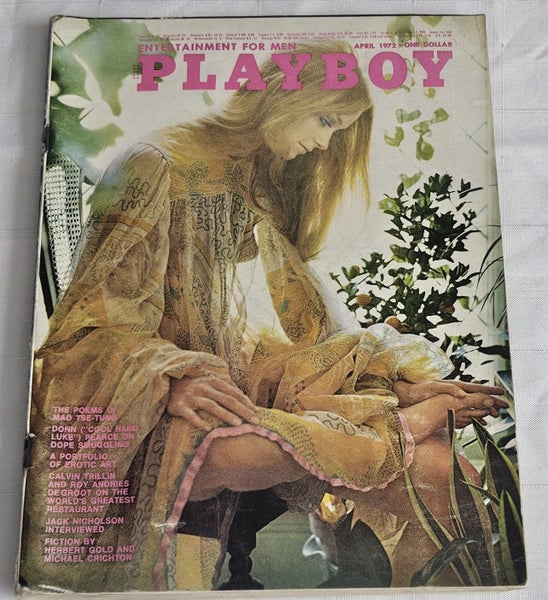 Playboy April 1972 - Playmate: Vicki Peters (With Centrefold) Carousel 1