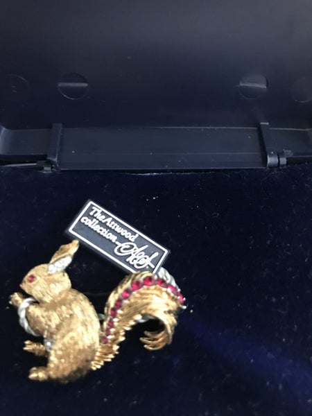22 ct Gold Plated Squirrel Brooch. The Attwood Collection ( Rare Find ) Carousel 3