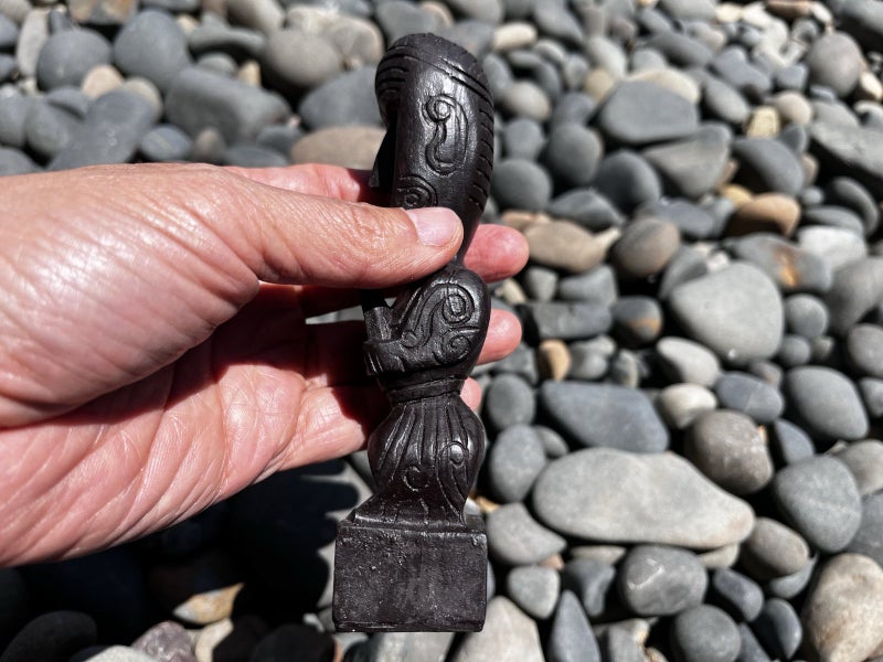 Maori Tekoteko Figurine Statue Resin Wood-like Paua Eyes Sculpture Carousel 2