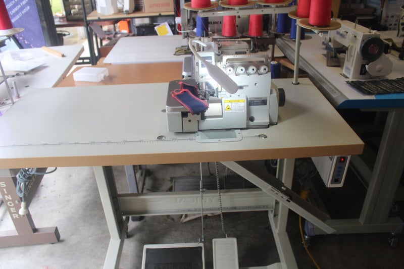 TYPICAL INDUSTRIAL OVERLOCKER SAFETY STITCH 5 THREAD SPECIAL 20 % OFF Carousel 1