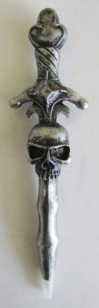 Skull pen Carousel 1