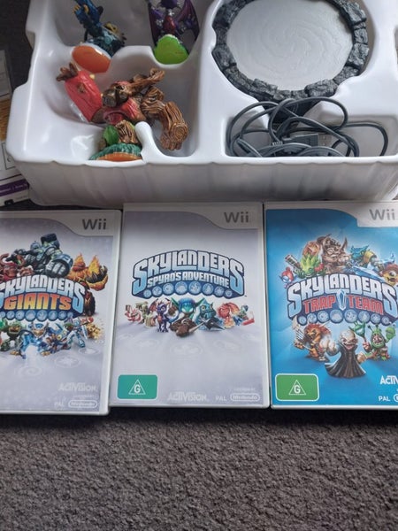 Skylanders Giants Starter Pack & Games Carousel 3