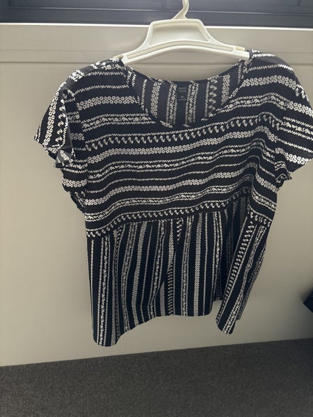 Women’s top Carousel 1