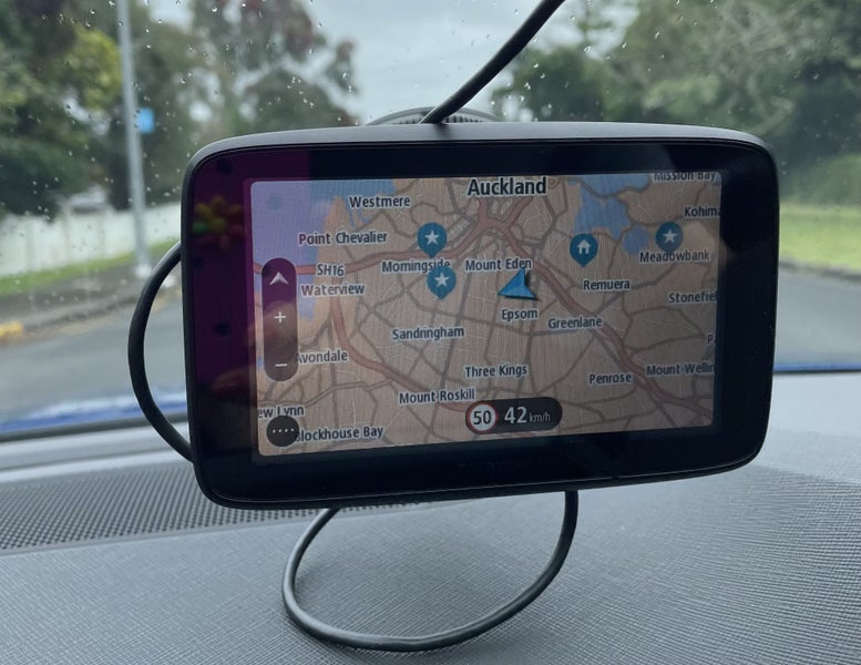 TomTom GPS GO520 Wi-Fi & Lifetime World Maps NZ, USA, Europe,Middle East, Asia Carousel 1