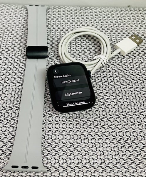 Apple Watch Series 9 (GPS) 45mm - Midnight Aluminium Case Carousel 1