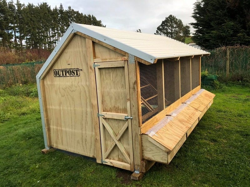 4 Bay relocatable Hen House Carousel 2