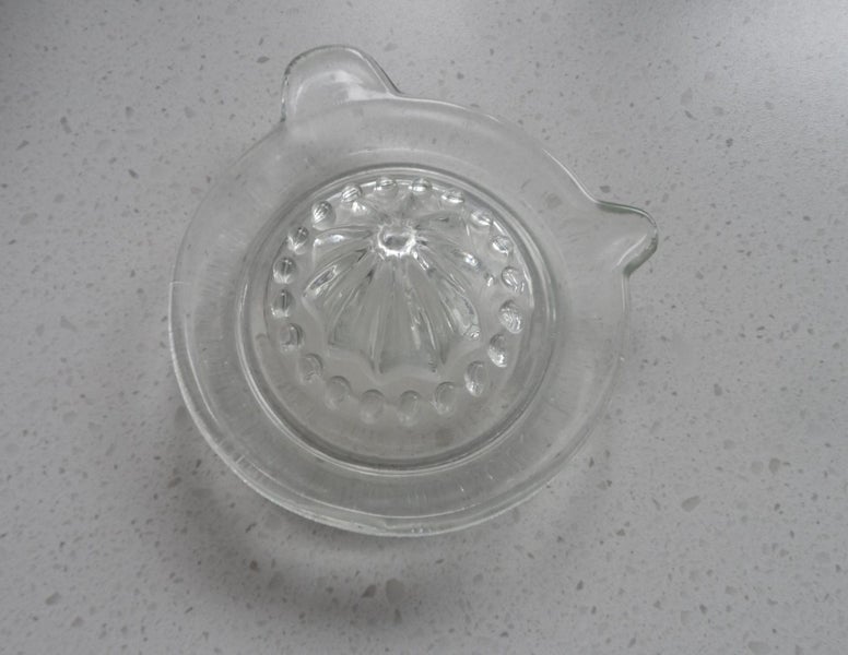 GLASS CITRUS JUICER Carousel 1