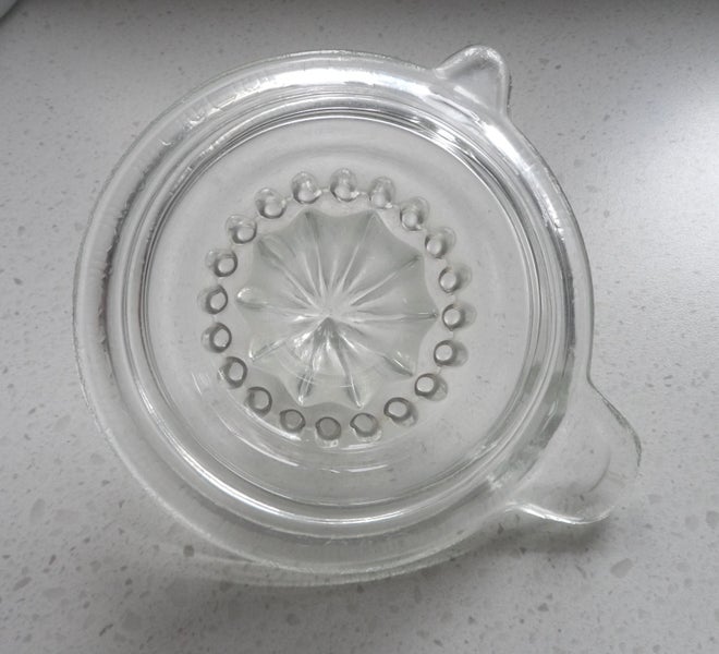 GLASS CITRUS JUICER Carousel 2