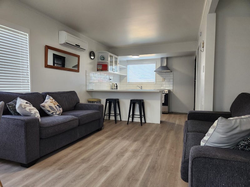 2brm Napier Accom, 220 per night. 23-25 May Carousel 1