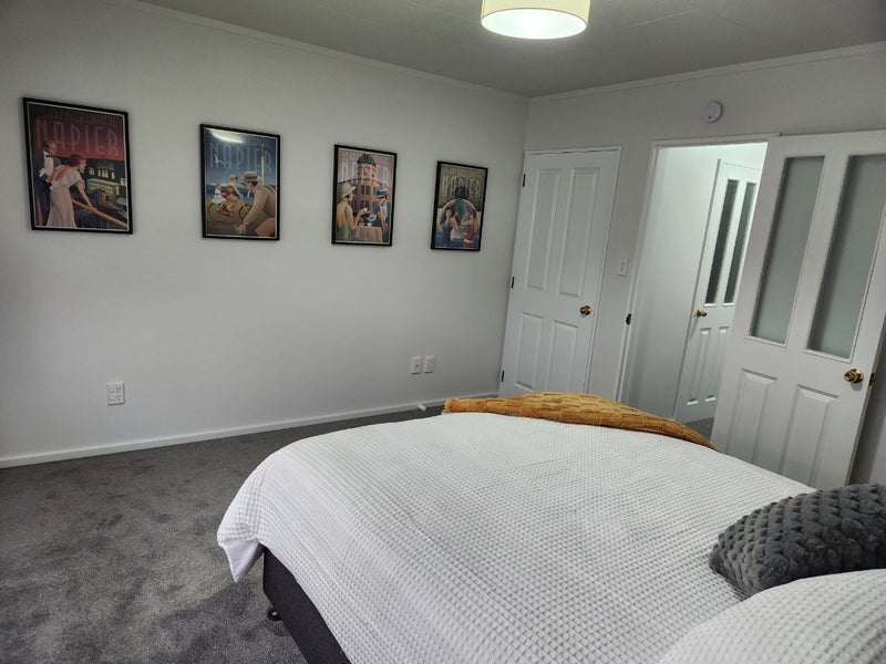 2brm Napier Accom, 220 per night. 23-25 May Carousel 9