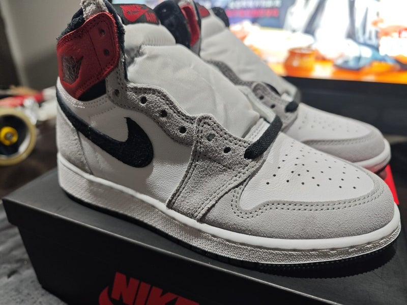 Brand New Air Jordan 1 Retro High OG GS Size US 4Y Carousel 2