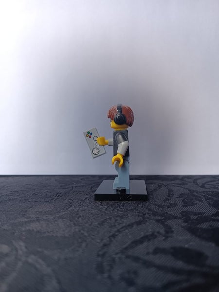Lego minifigure Video Game Guy, Series 12 Carousel 4