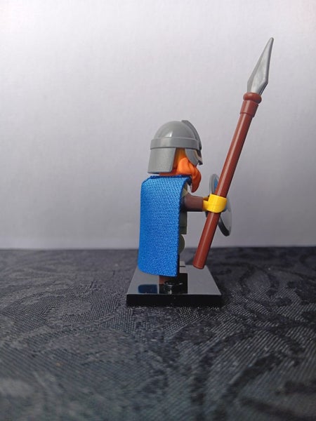 Lego minifigure Viking, Series 20 (b) Carousel 4