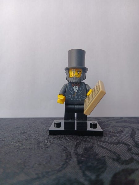 Lego minifigure Abraham Lincoln, The LEGO Movie Carousel 1