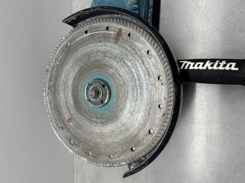 MAKITA (GA9040S) 230mm 2,300W Angle Grinder Carousel 4