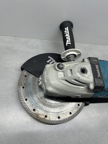 MAKITA (GA9040S) 230mm 2,300W Angle Grinder Carousel 2
