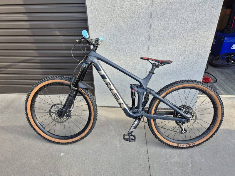 TREK REMEDY 9.8 FULL CARBON Carousel 2