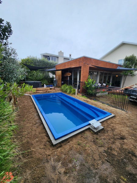 Bayside Pools 5.5m The Plunge - Classic Kitset - Fibreglass Swimming Pool Shell Carousel 2