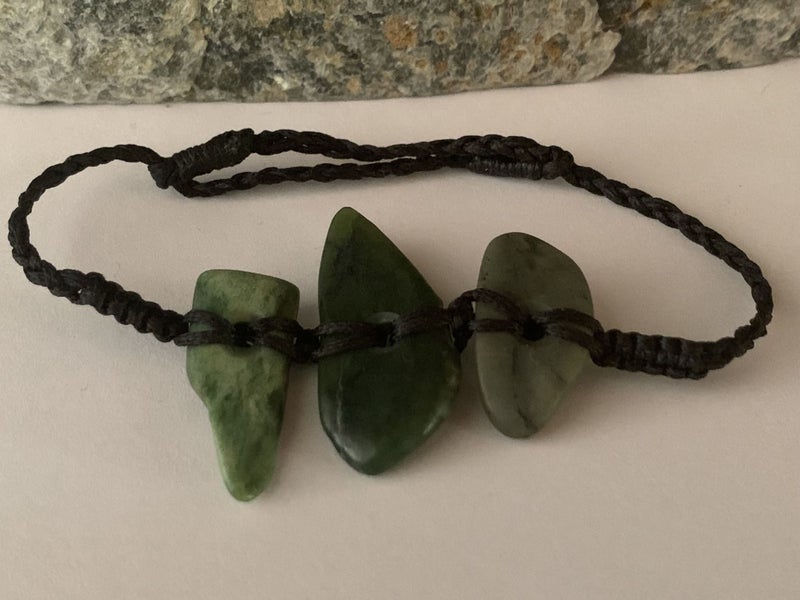 NZ GREENSTONE BRACELET (TRIPLE) Carousel 1