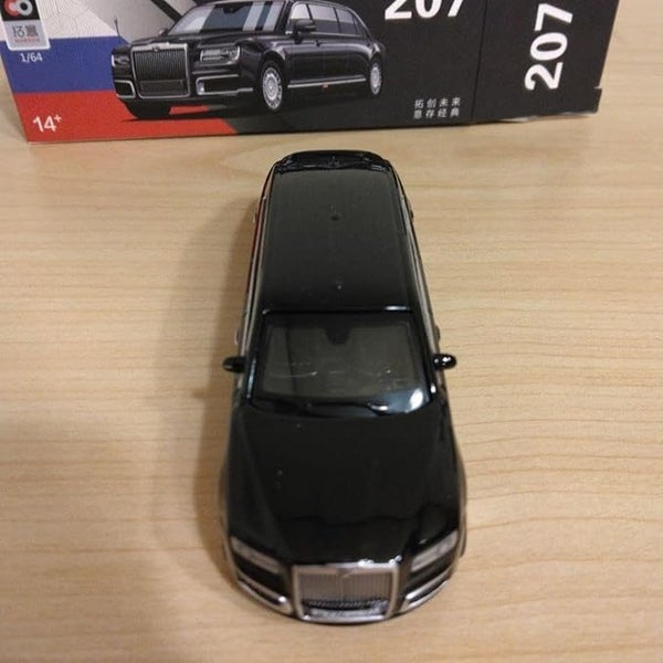 Aurus Senat Limousine 1/64 model Carousel 2