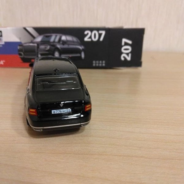 Aurus Senat Limousine 1/64 model Carousel 5
